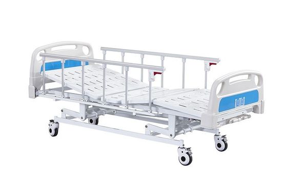 Buy Luxurious Castors Multifunction CE ISO 680mm 3 Crank Manual Hospital Bed online manufacture