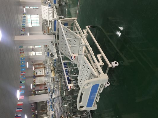 Luxurious Castors Multifunction CE ISO 680mm 3 Crank Manual Hospital Bed