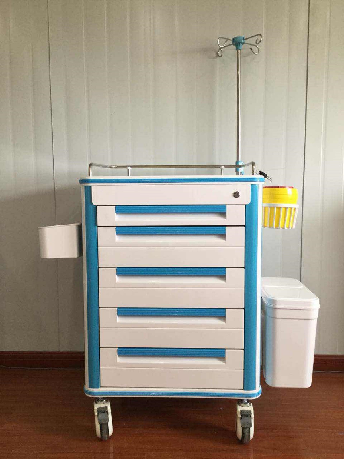 toy doctors trolley